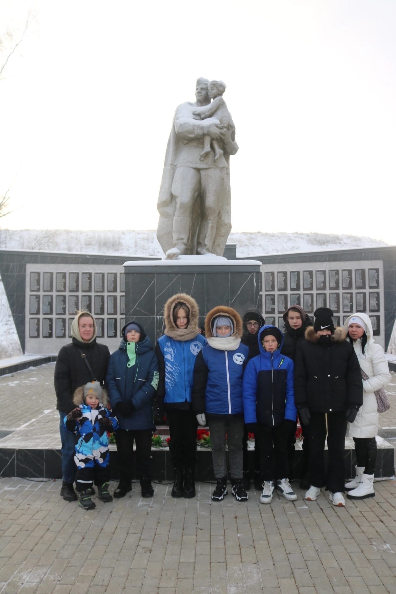 Воспитанники Центра посетили мероприятие у мемориала в парке Победы