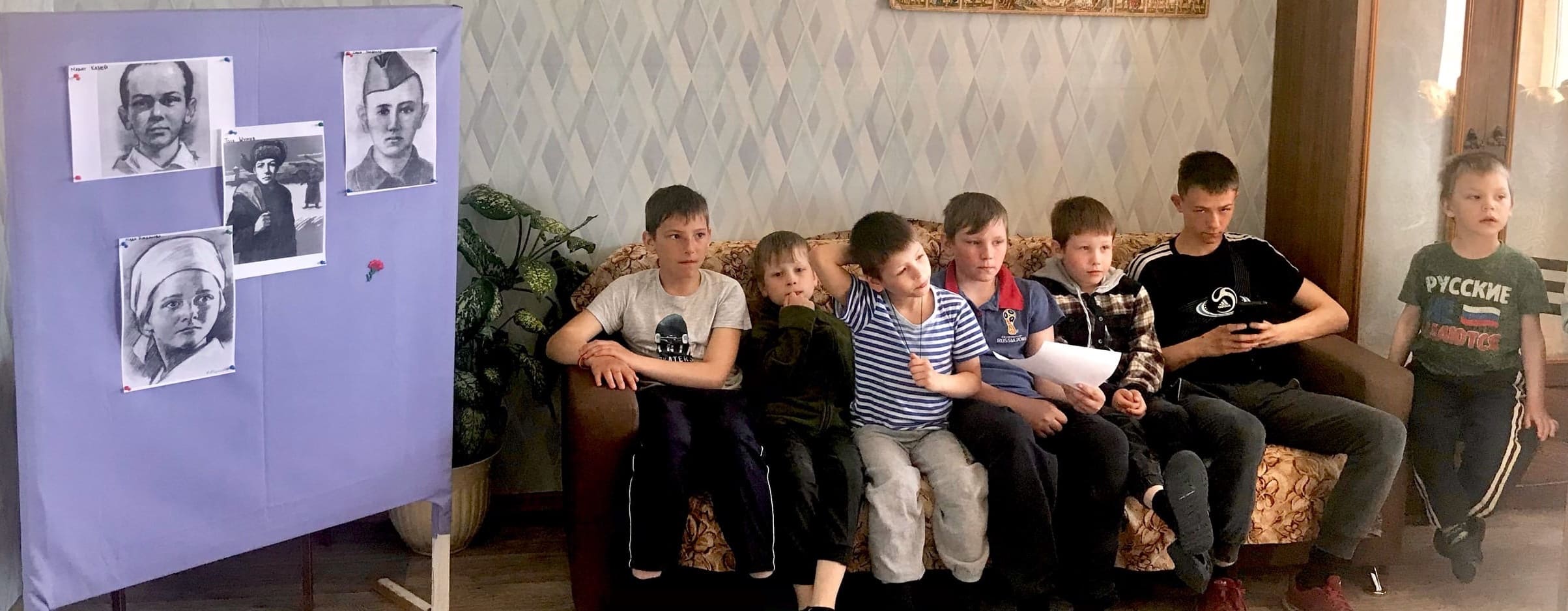 Для воспитанников, в День пионерии, было организовано занятие «Путешествие по стране Пионерии»