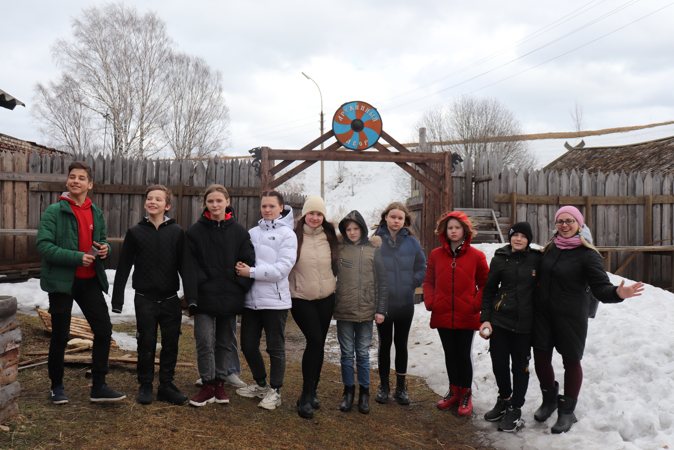 ЭКСКУРСИЯ В ДРУЖИННОМ ДВОРЕ